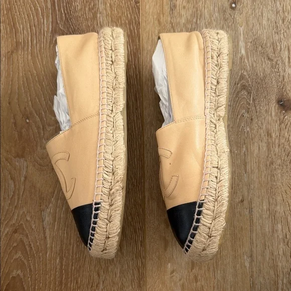 CHANEL Beige Leather Espadrilles with Black Cap Toe - Picture 5 of 6